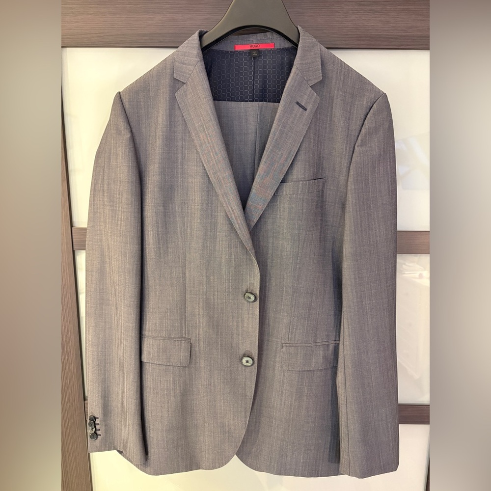 HUGO Classic Gray Suit